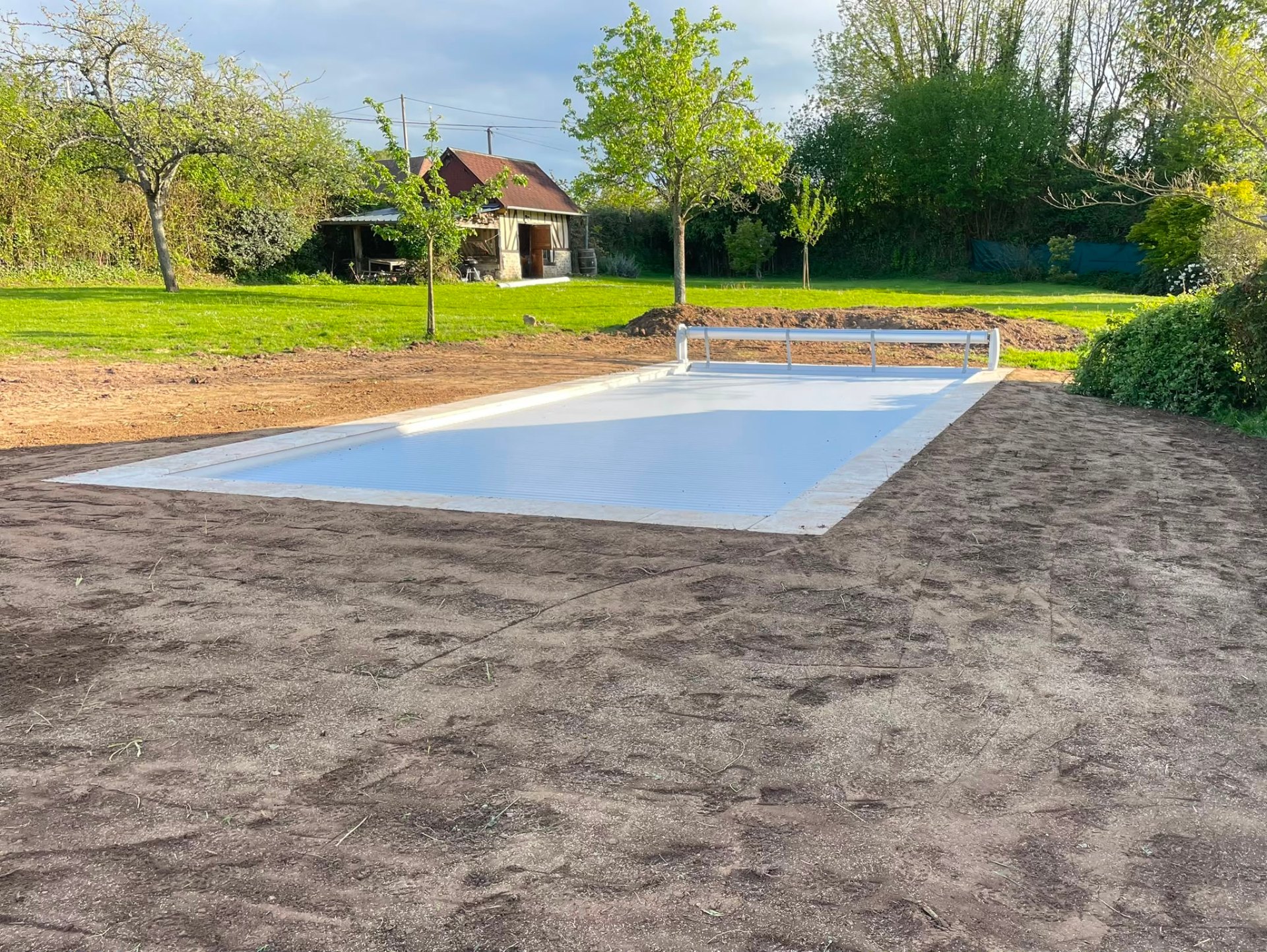 Terrassement et plateforme piscine
